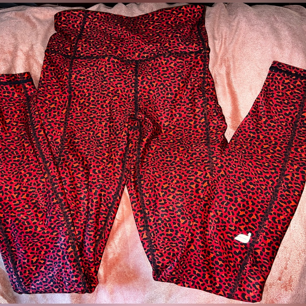 NWT Fabletics Highwaisted Thermaflex Pocket Legging (XS)